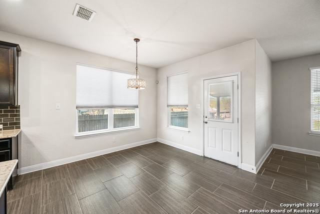 Listing photo id 12 for 5903 Carriage