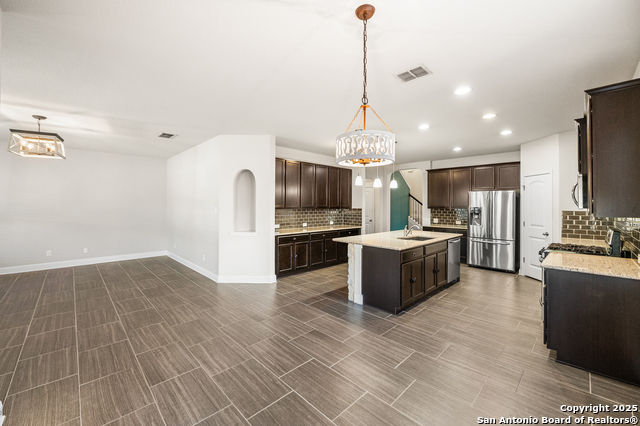 Listing photo id 14 for 5903 Carriage