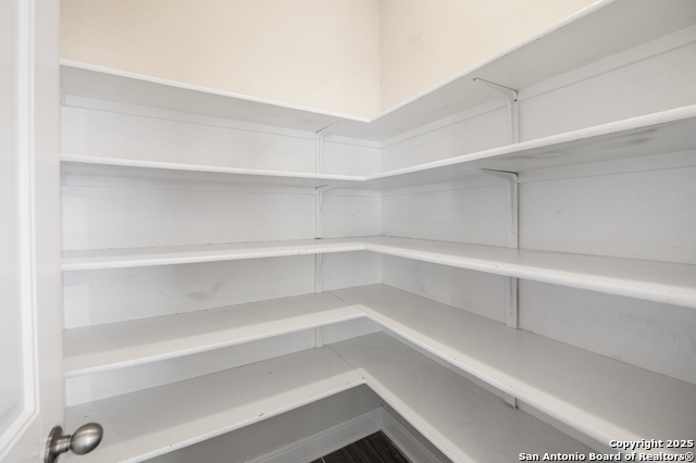 Listing photo id 20 for 5903 Carriage