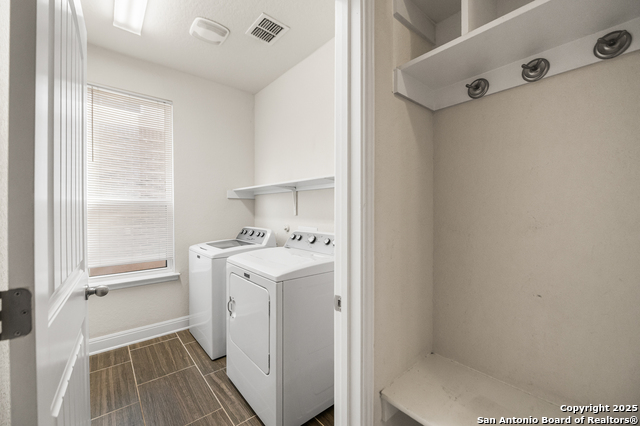 Listing photo id 21 for 5903 Carriage