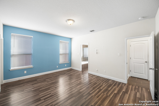 Listing photo id 23 for 5903 Carriage