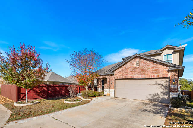 Listing photo id 1 for 5903 Carriage