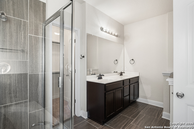 Listing photo id 29 for 5903 Carriage