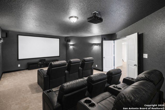 Listing photo id 35 for 5903 Carriage