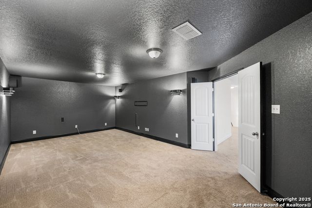 Listing photo id 36 for 5903 Carriage