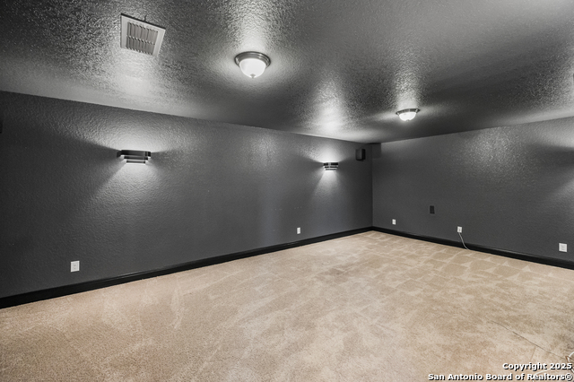 Listing photo id 37 for 5903 Carriage