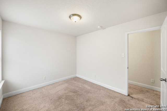 Listing photo id 43 for 5903 Carriage