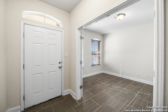 Listing photo id 3 for 5903 Carriage