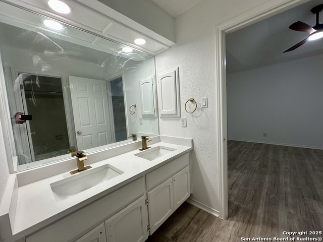 Image 16 of 31 For 17906 Crystal