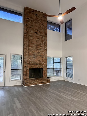 Image 4 of 31 For 17906 Crystal