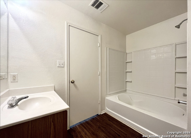 Image 11 of 19 For 1635 Mason King