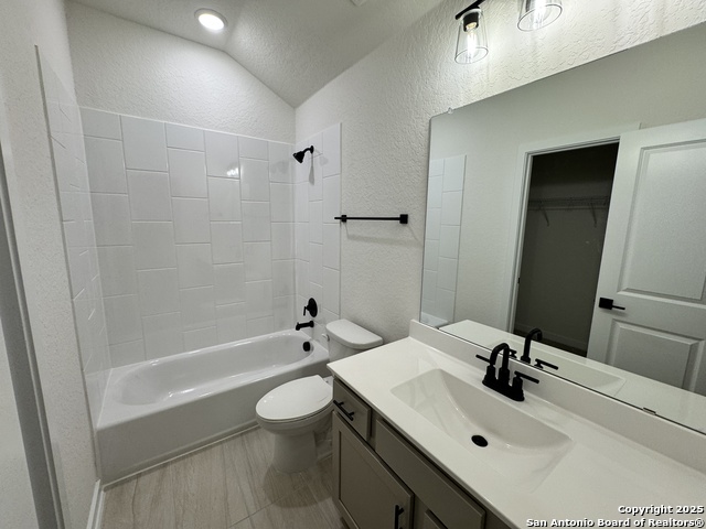 Listing photo id 17 for 166 Mallorys Way