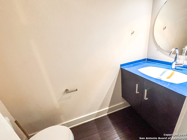 Listing photo id 8 for 1101 Grove Blvd  206