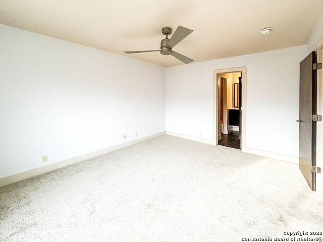 Listing photo id 15 for 1101 Grove Blvd  206