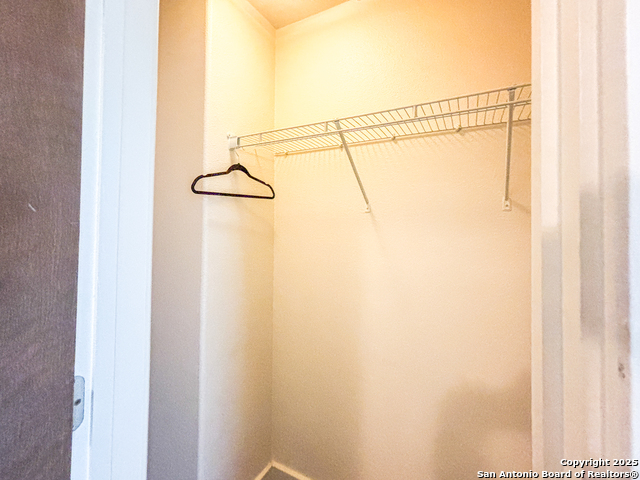 Listing photo id 20 for 1101 Grove Blvd  206