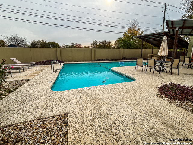 Listing photo id 24 for 1101 Grove Blvd  206