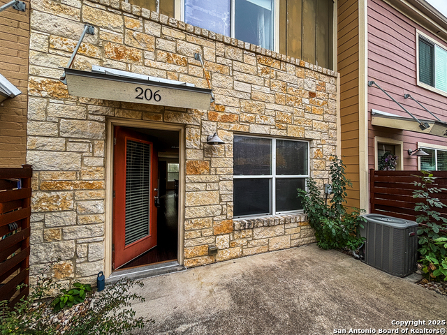 Listing photo id 3 for 1101 Grove Blvd  206