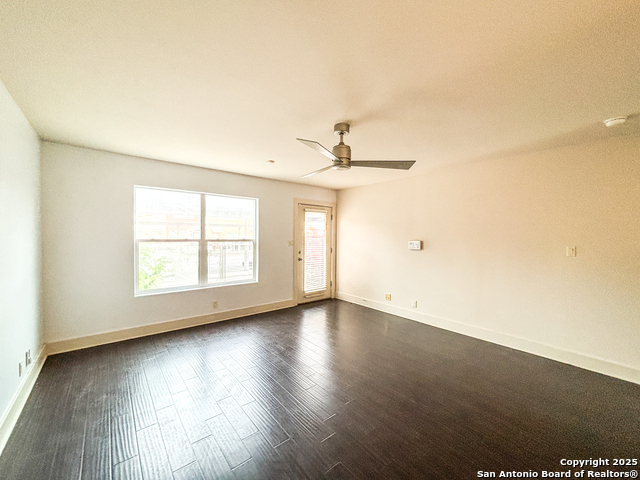 Listing photo id 5 for 1101 Grove Blvd  206