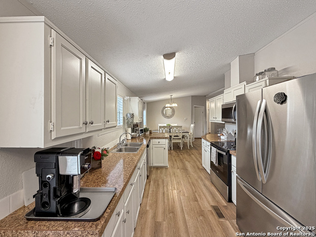 Image 20 of 42 For 7662 Jessica