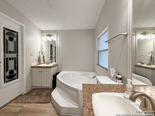 Image 24 of 42 For 7662 Jessica