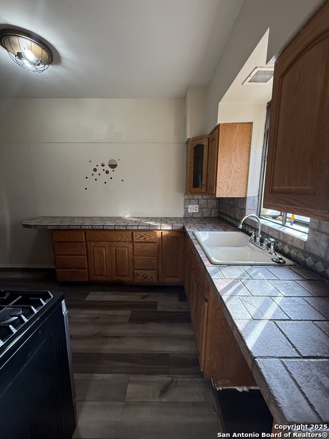 Listing photo id 15 for 416 Buckingham Ave