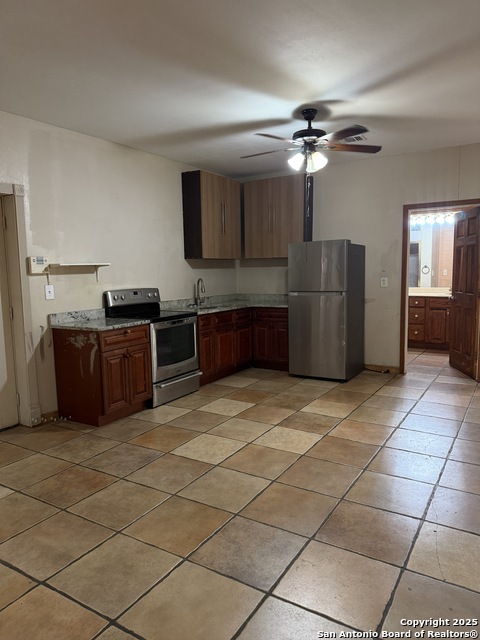 Listing photo id 22 for 416 Buckingham Ave