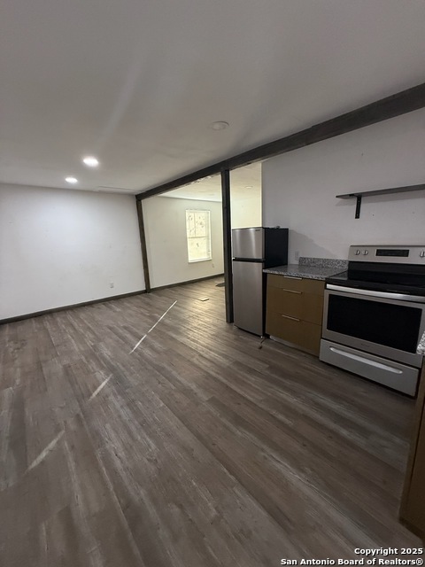 Listing photo id 33 for 416 Buckingham Ave