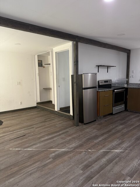 Listing photo id 34 for 416 Buckingham Ave