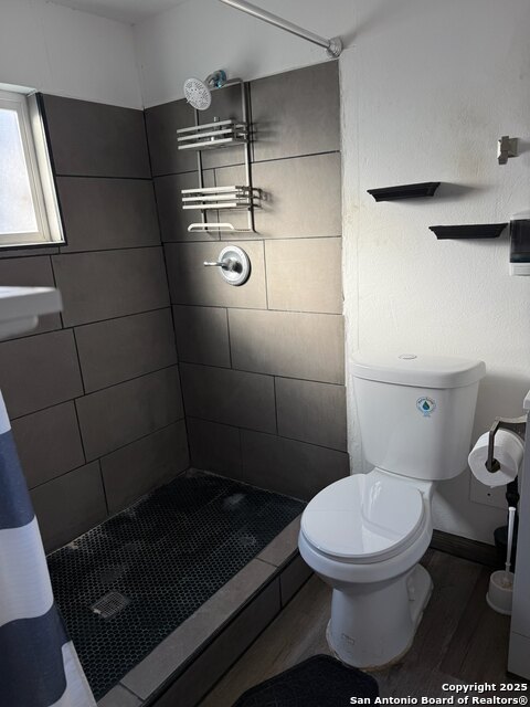 Listing photo id 35 for 416 Buckingham Ave