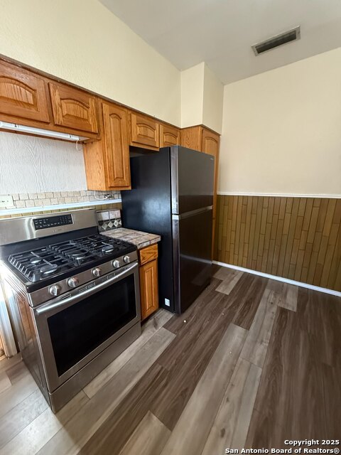 Listing photo id 6 for 416 Buckingham Ave