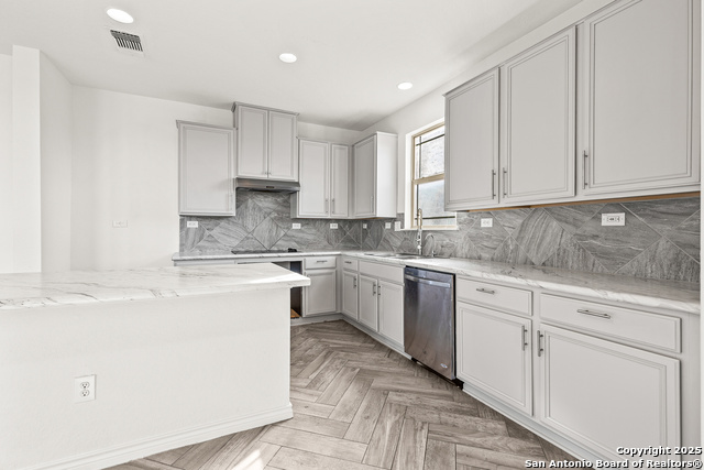 Image 10 of 26 For 561 Dusty Emerald