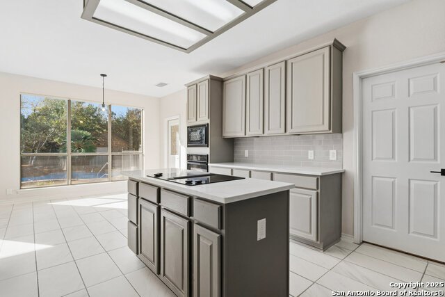 Image 13 of 59 For 9618 Rosemont