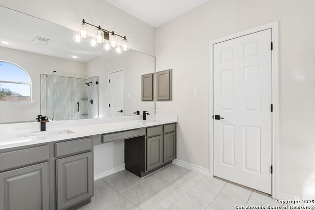 Image 35 of 59 For 9618 Rosemont