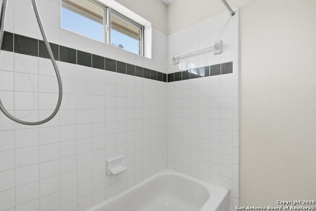 Image 42 of 59 For 9618 Rosemont