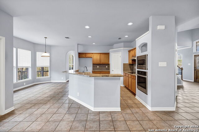 Listing photo id 10 for 1339 Barton Creek