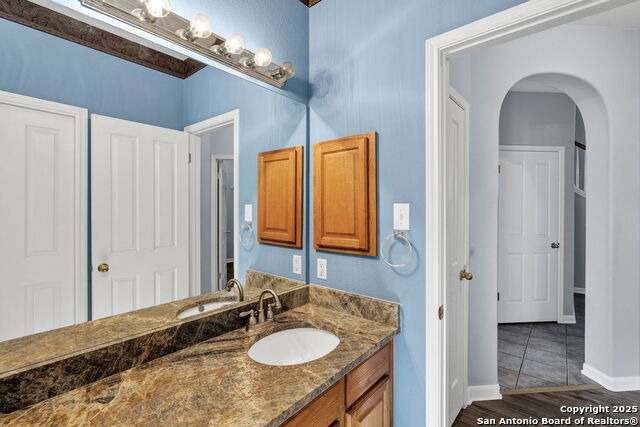 Listing photo id 17 for 1339 Barton Creek