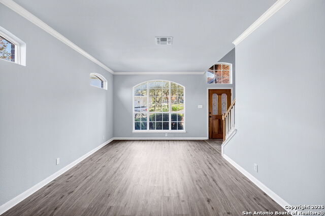 Listing photo id 3 for 1339 Barton Creek