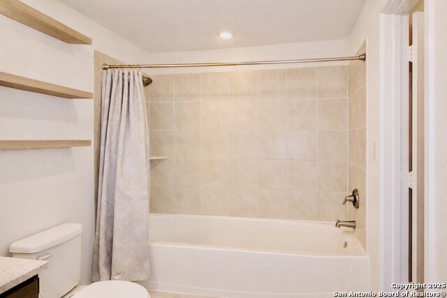 Listing photo id 11 for 7427 Equinox Corner