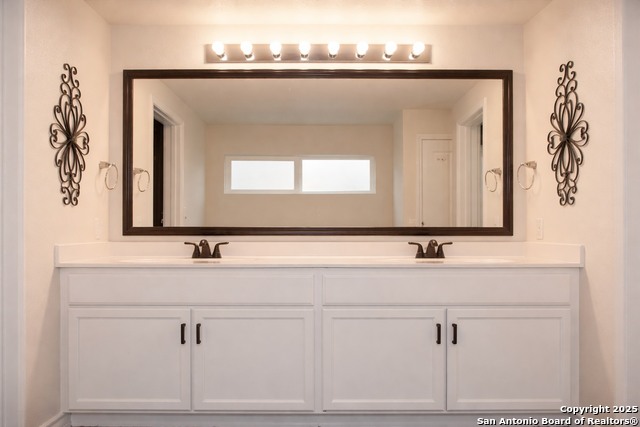 Listing photo id 20 for 7427 Equinox Corner