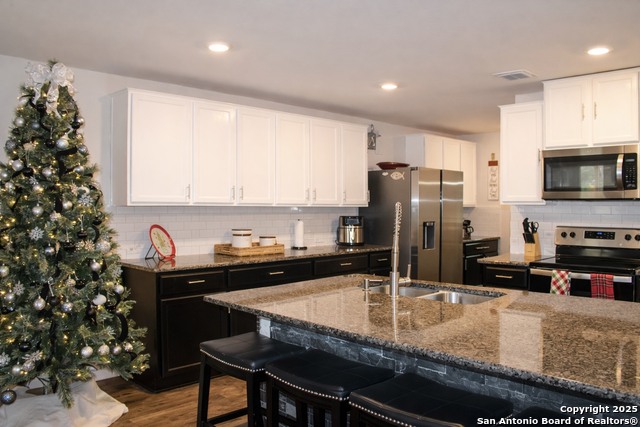 Listing photo id 4 for 7427 Equinox Corner