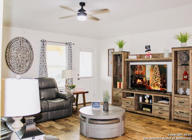 Listing photo id 5 for 7427 Equinox Corner