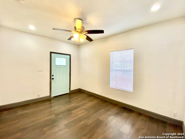 Image 10 of 25 For 828 Dakota St