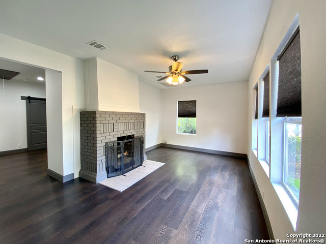 Image 11 of 25 For 828 Dakota St