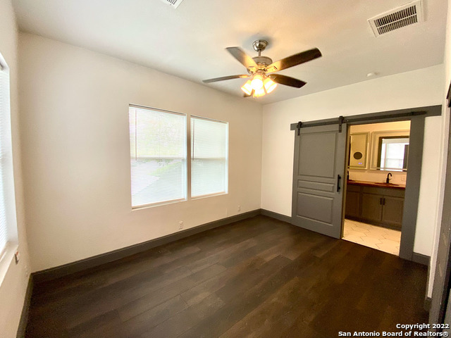 Image 19 of 25 For 828 Dakota St