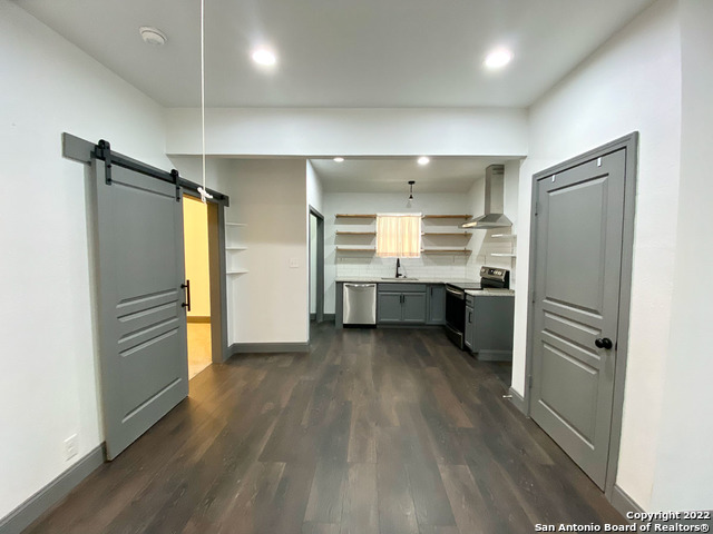 Image 2 of 25 For 828 Dakota St