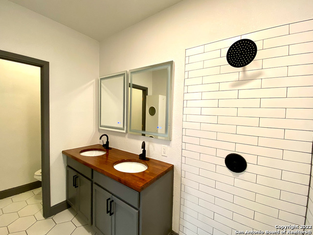 Image 22 of 25 For 828 Dakota St