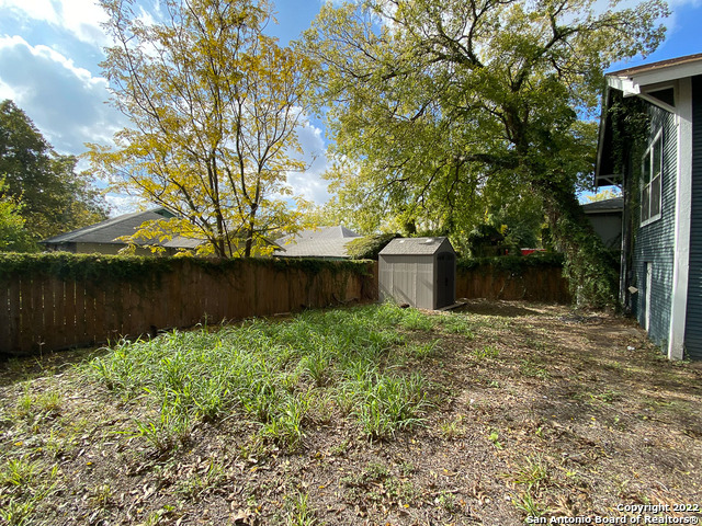 Image 23 of 25 For 828 Dakota St