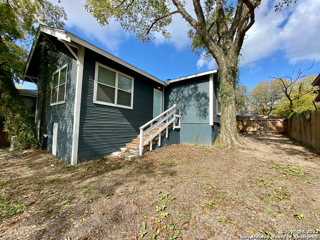 Image 24 of 25 For 828 Dakota St