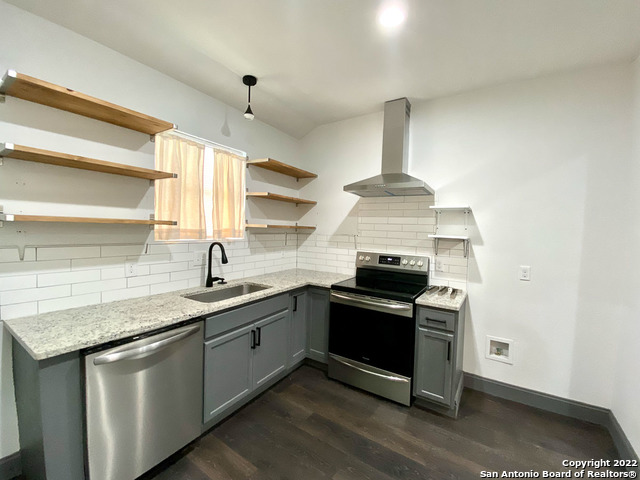 Image 4 of 25 For 828 Dakota St