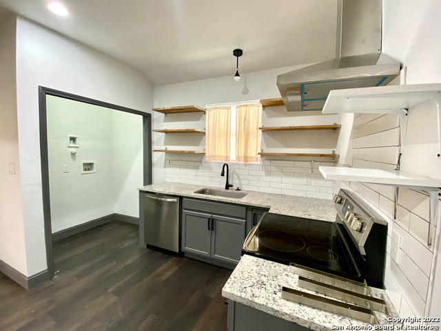 Image 7 of 25 For 828 Dakota St